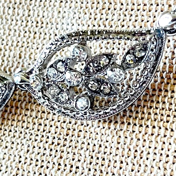 2028 Jewelry Crystal Teardrop Collar Silver Statement Necklace - Picture 2 of 9